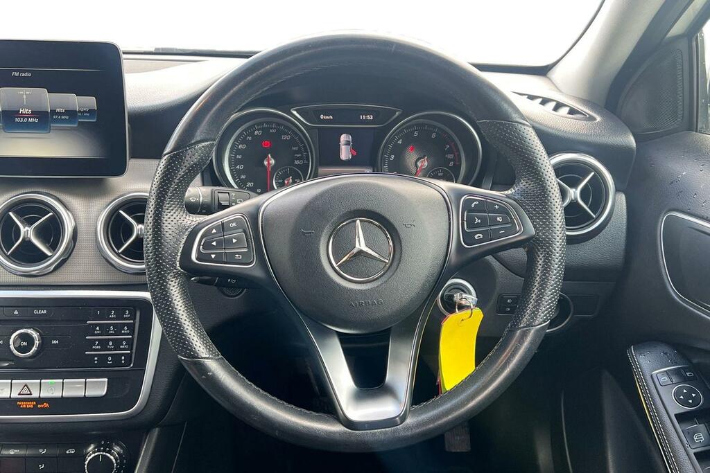 Mercedes-Benz GLA Class Gla 180 Urban Edition FJ19SBY White #5
