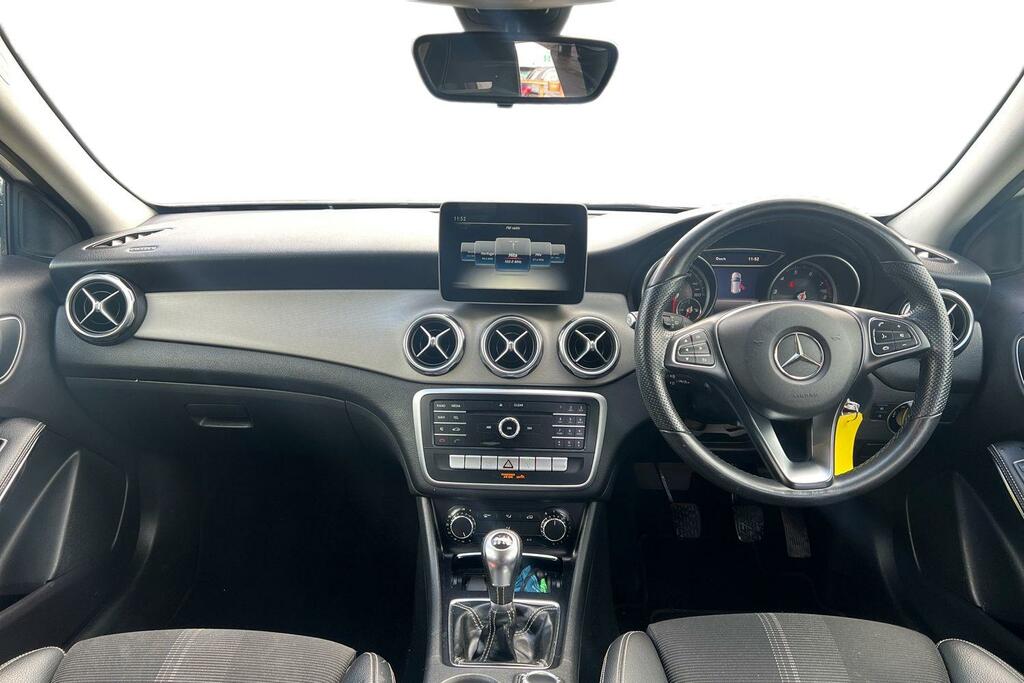 Mercedes-Benz GLA Class Gla 180 Urban Edition FJ19SBY White #3