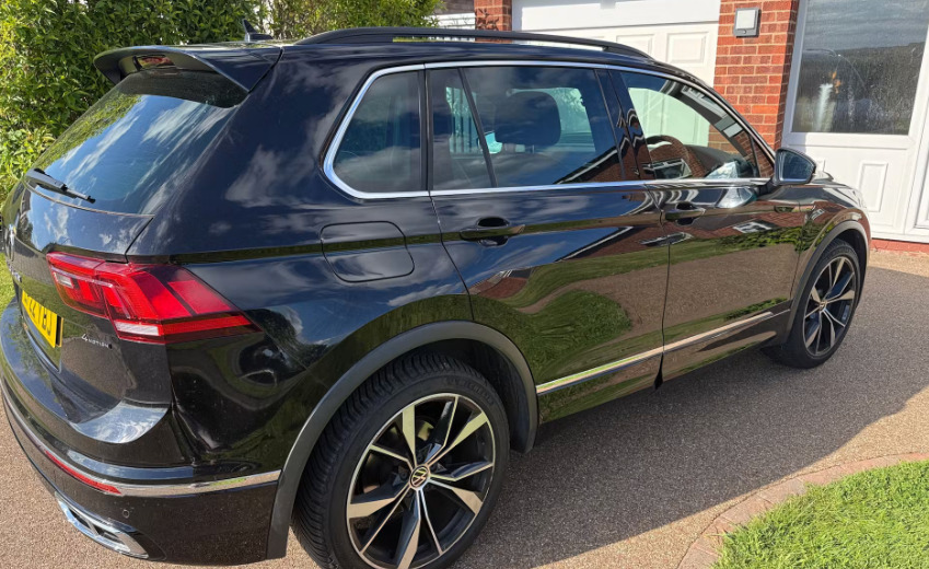 Volkswagen Tiguan 2.0 Tdi 200 4Motion R-line Dsg EF22YBJ Black #2