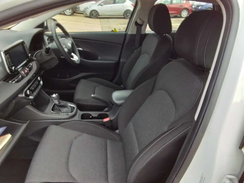 Hyundai I30 1.0T Gdi Se Connect Dct White #3