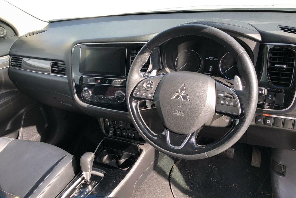 Mitsubishi Outlander 2.0 4 Cvt White #3