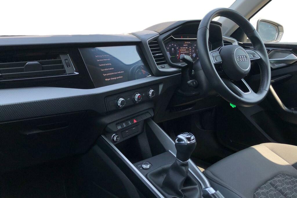 Audi A1 30 Tfsi Citycarver White #4