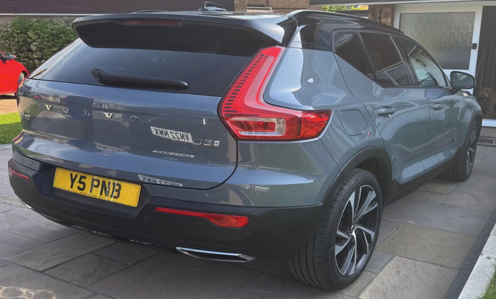 Volvo XC40 R-design Pro Black #2