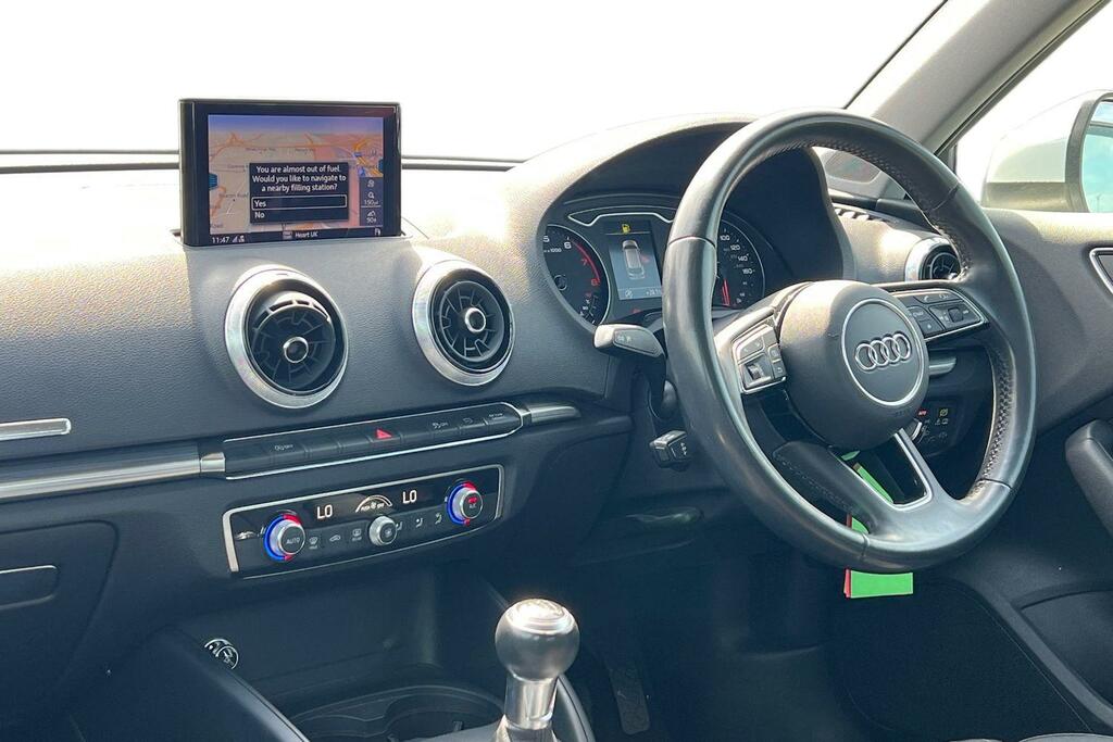 Audi A3 1.5 Tfsi Sport DC68JVA White #4