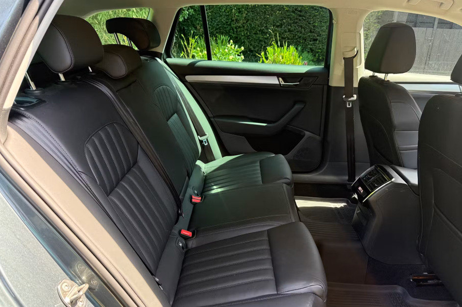 Skoda Superb 2.0 Tdi Cr Se L Executive Grey #5