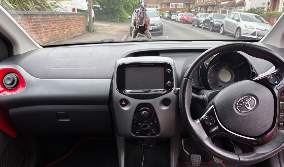 Toyota Aygo 1.0 Vvt-i X-play Red #3