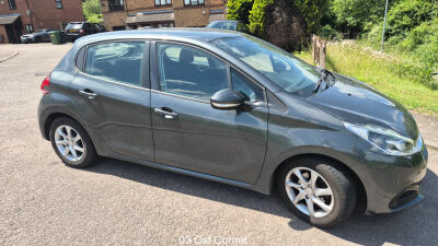 Peugeot 208 1.2 Puretech 82 Active Black #2