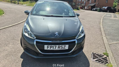 Peugeot 208 1.2 Puretech 82 Active Black #1