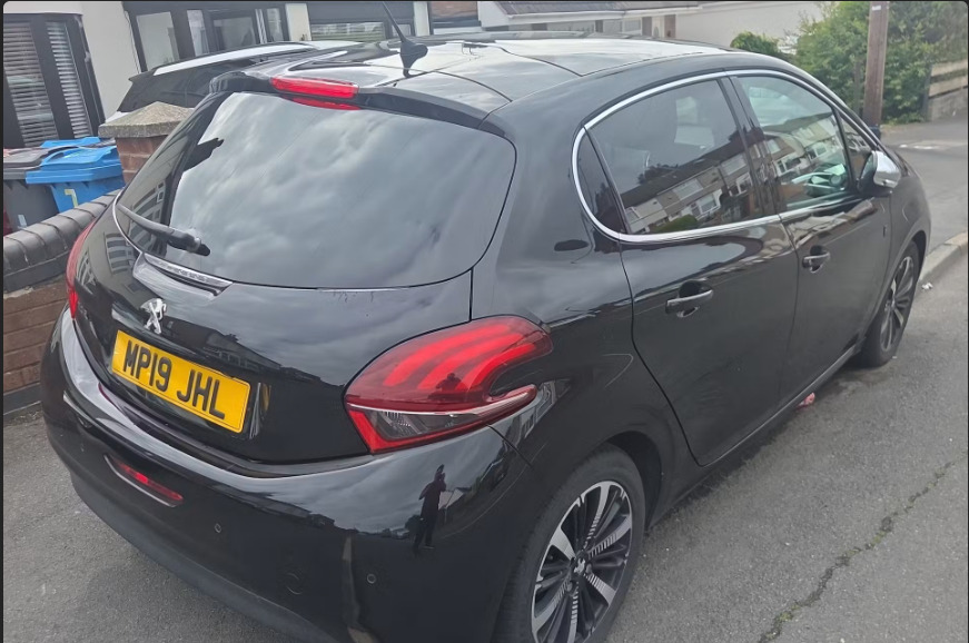 Peugeot 208 1.2 Puretech 82 Tech Edition Start Stop  #2
