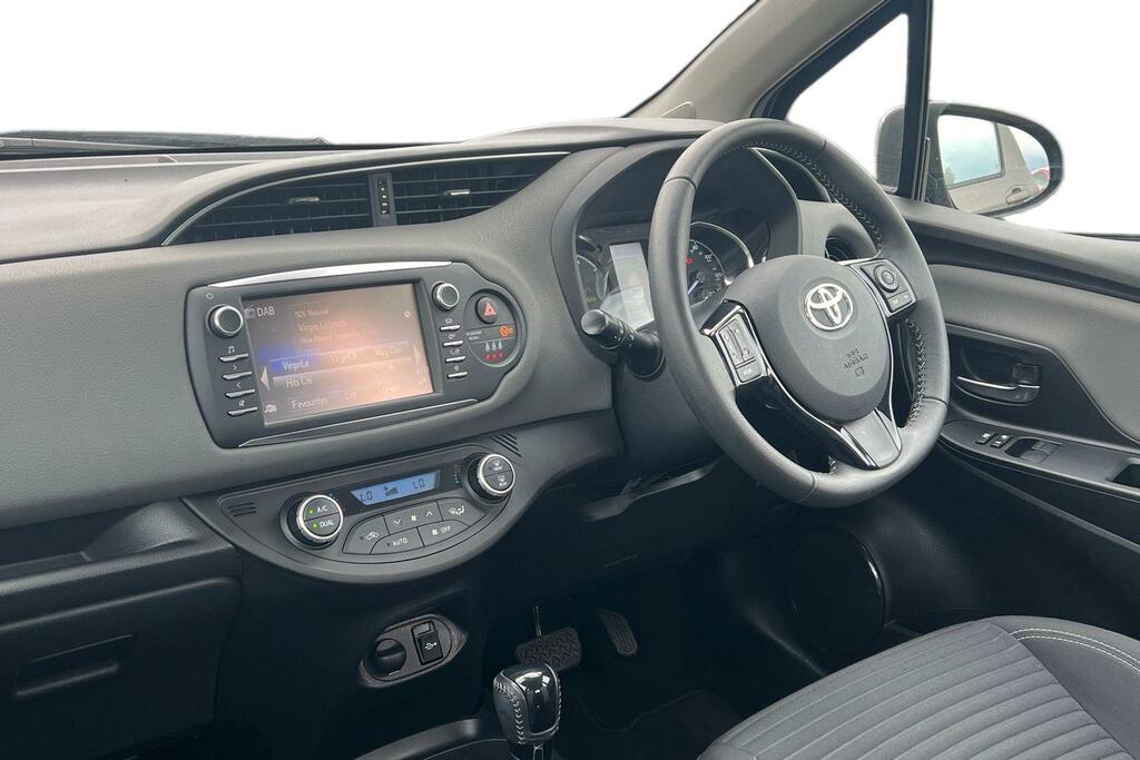 Toyota Yaris 1.5 Hybrid Icon Tech Cvt EG68UFJ Brown #4