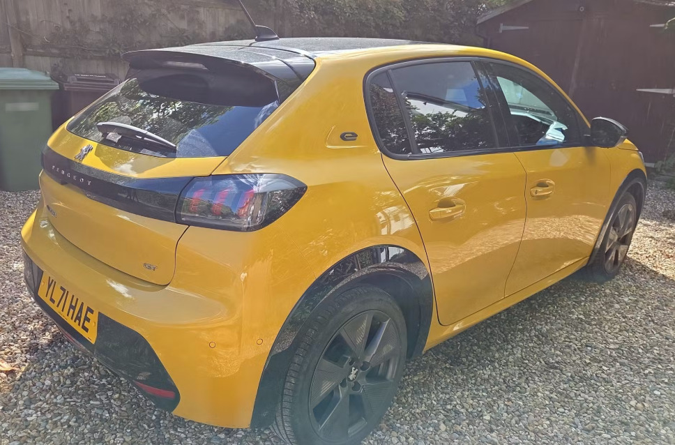 Peugeot e-208 100Kw Gt 50Kwh Yellow #2