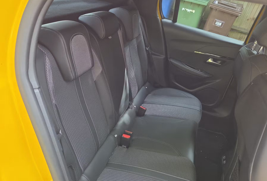 Peugeot e-208 100Kw Gt 50Kwh Yellow #4