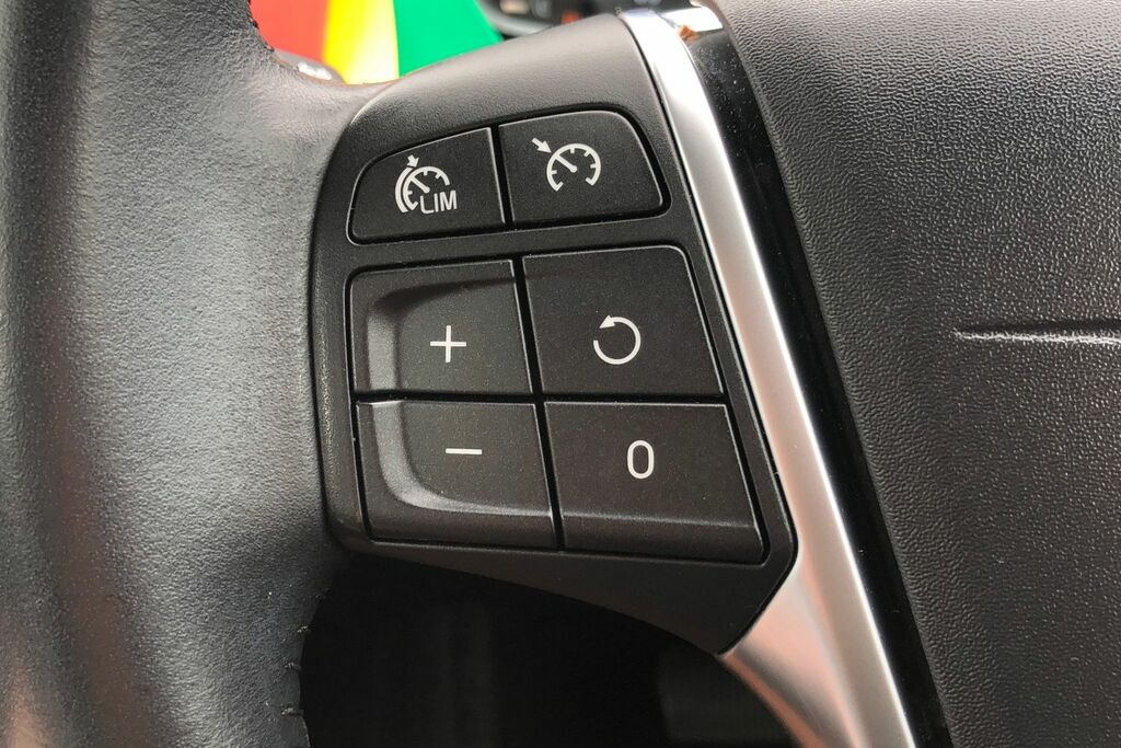 Volvo V40 T3 152 Inscription Geartronic Black #6