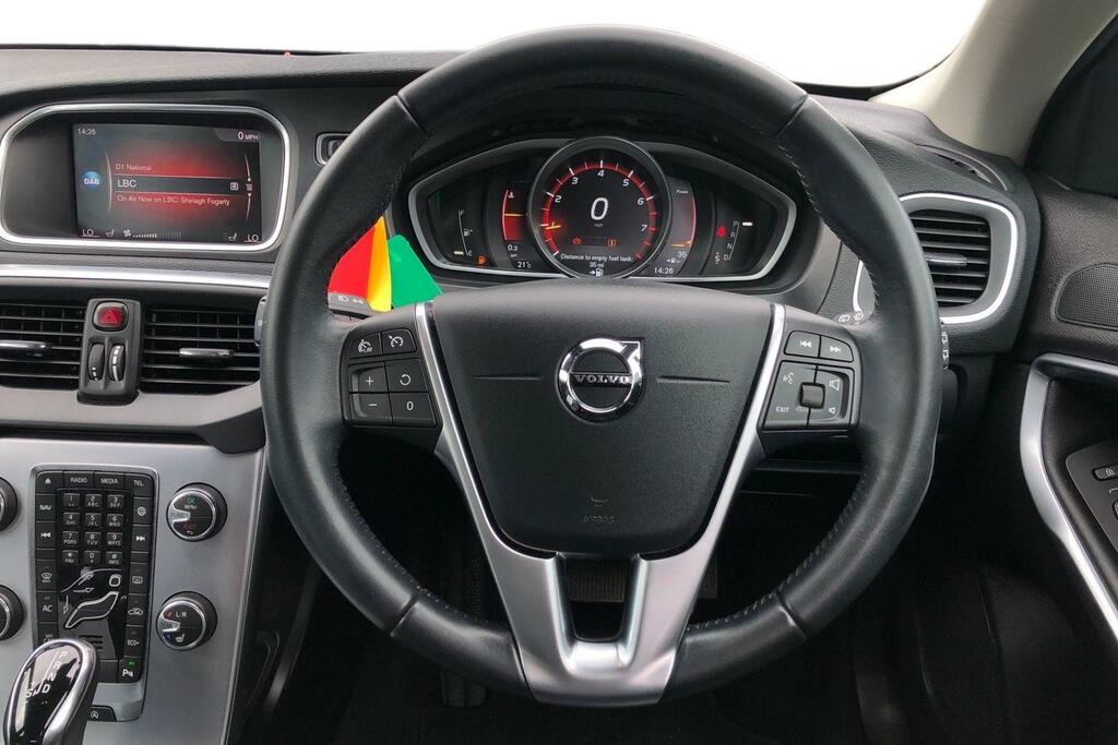 Volvo V40 T3 152 Inscription Geartronic Black #5