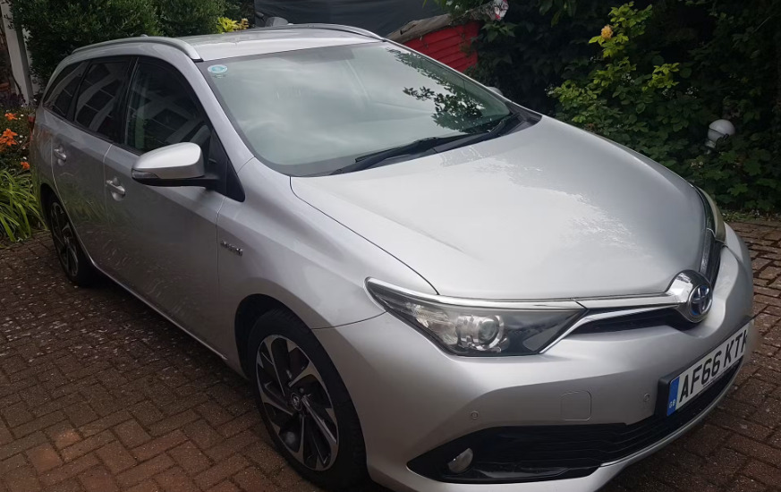 Toyota Auris 1.8 Hybrid Design Cvt Silver