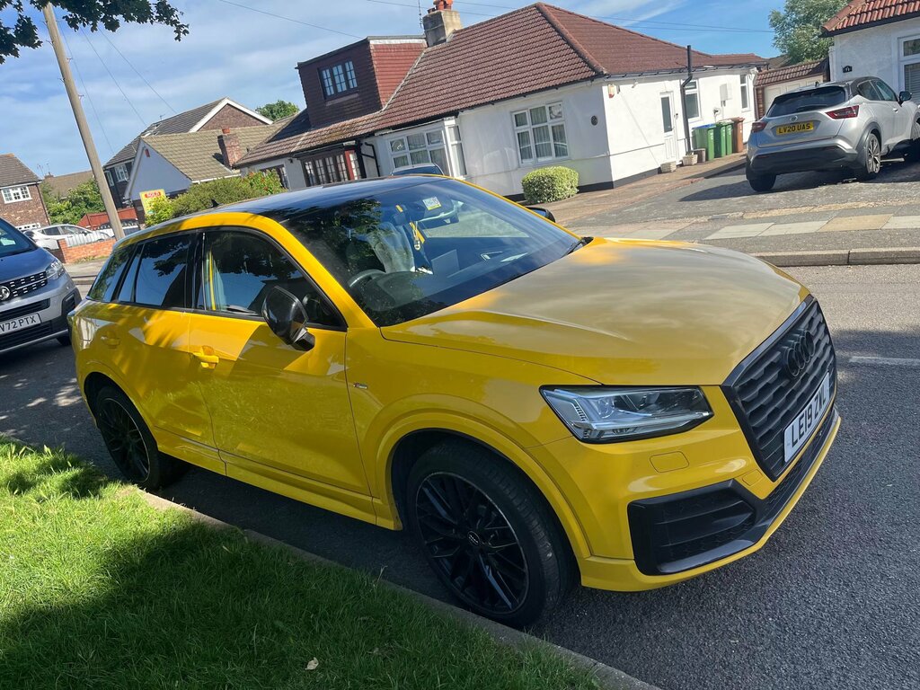 Audi Q2 35 Tfsi Black Edition Yellow