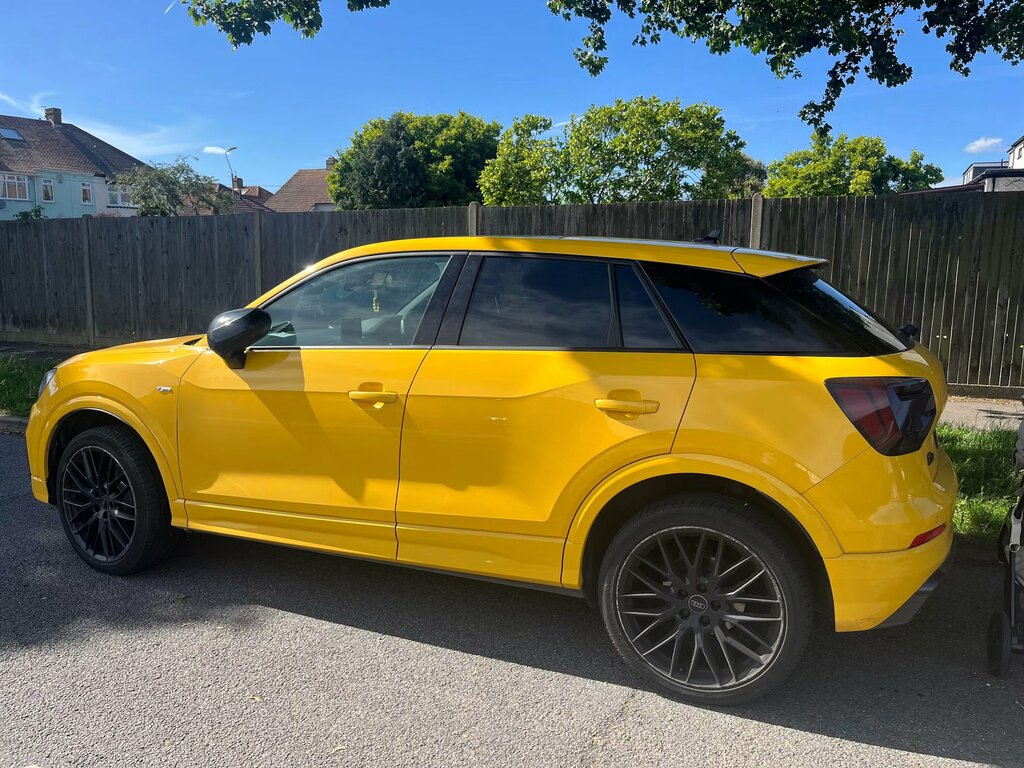 Audi Q2 35 Tfsi Black Edition Yellow #3