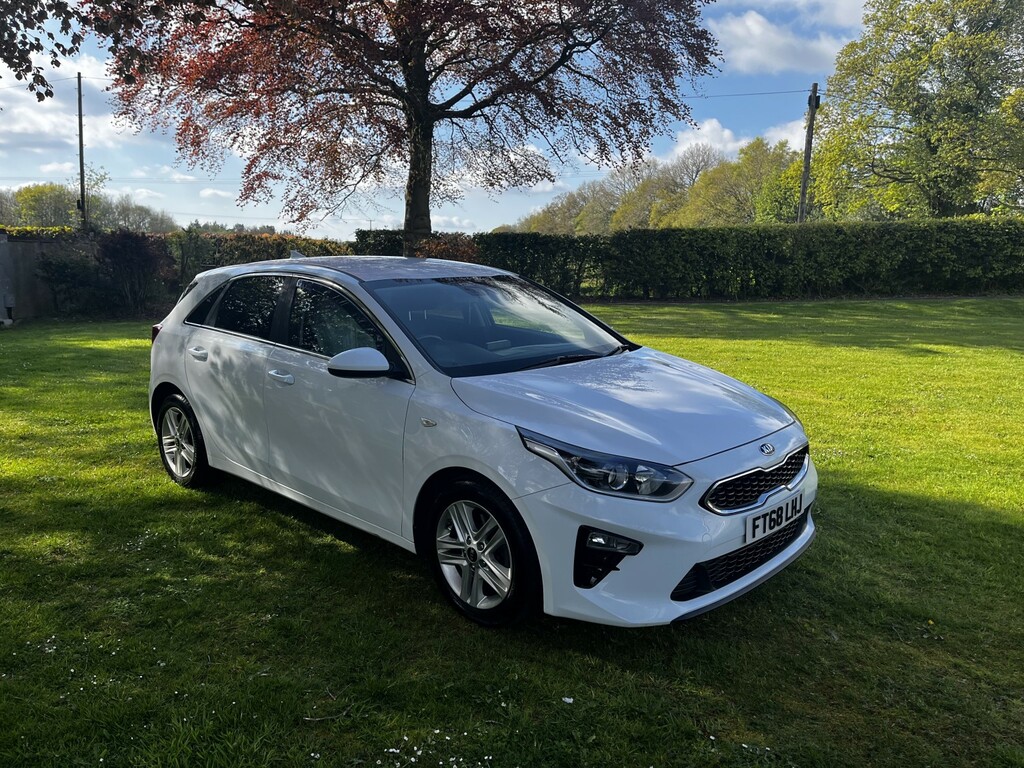 Kia Ceed Hatchback 1.6 Crdi Eco 2,In White With Service His White