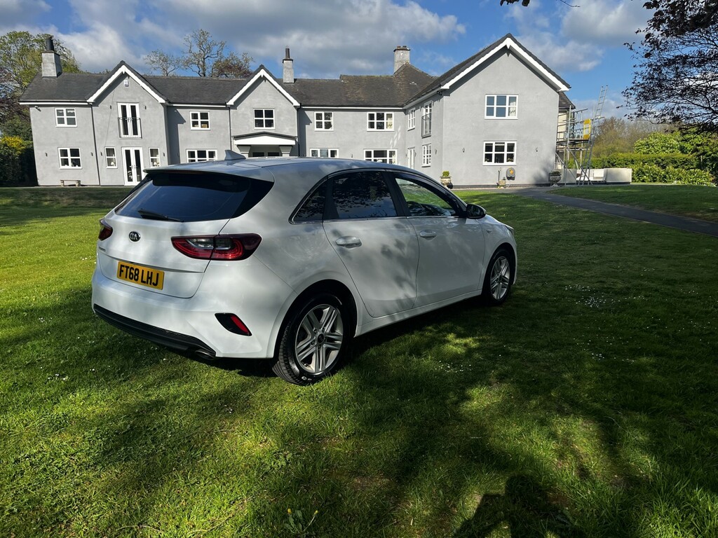 Kia Ceed Hatchback 1.6 Crdi Eco 2,In White With Service His White #4