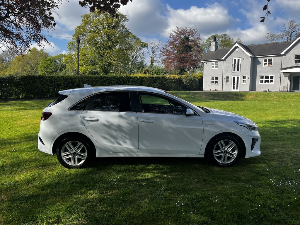 Kia Ceed Hatchback 1.6 Crdi Eco 2,In White With Service His White #6
