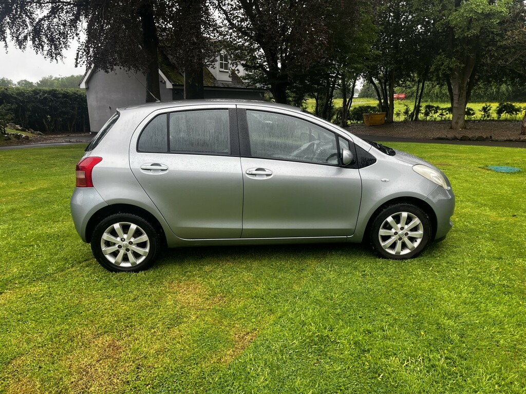 Toyota Yaris Hatchback 1.3 Vvt-i Zinc With Service History 200 MT07TLV Silver #6