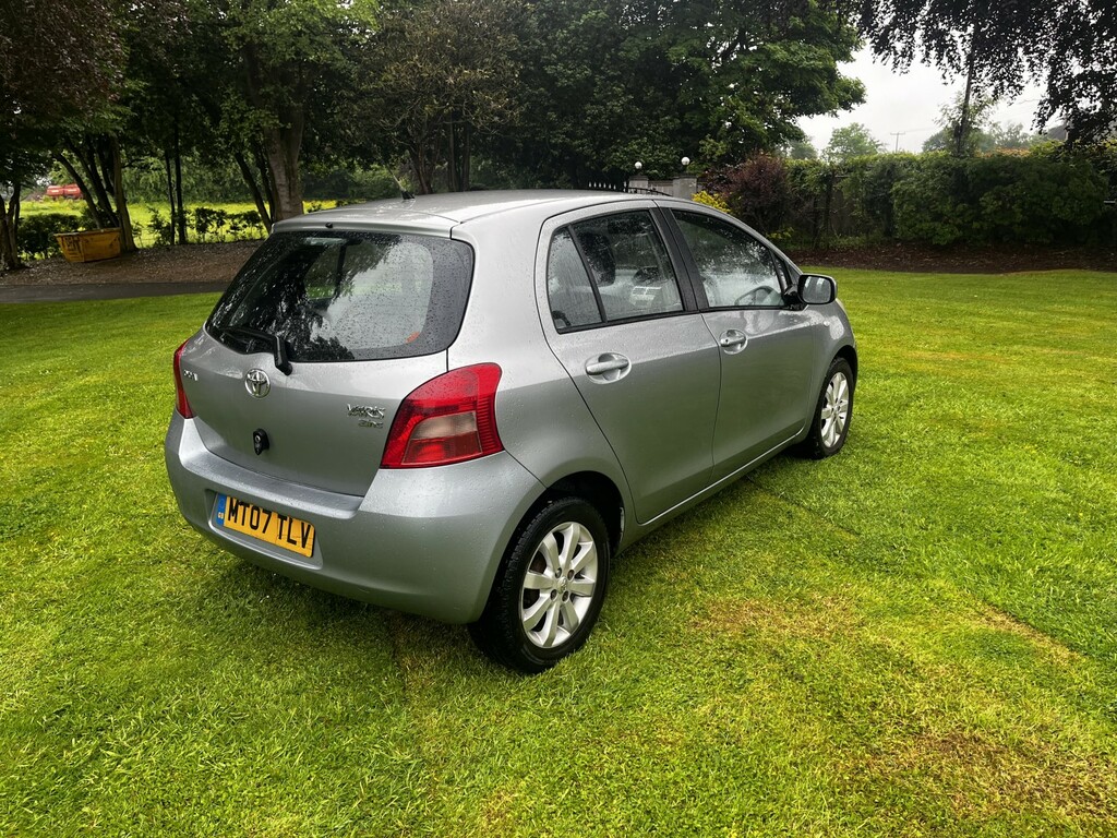 Toyota Yaris Hatchback 1.3 Vvt-i Zinc With Service History 200 MT07TLV Silver #3