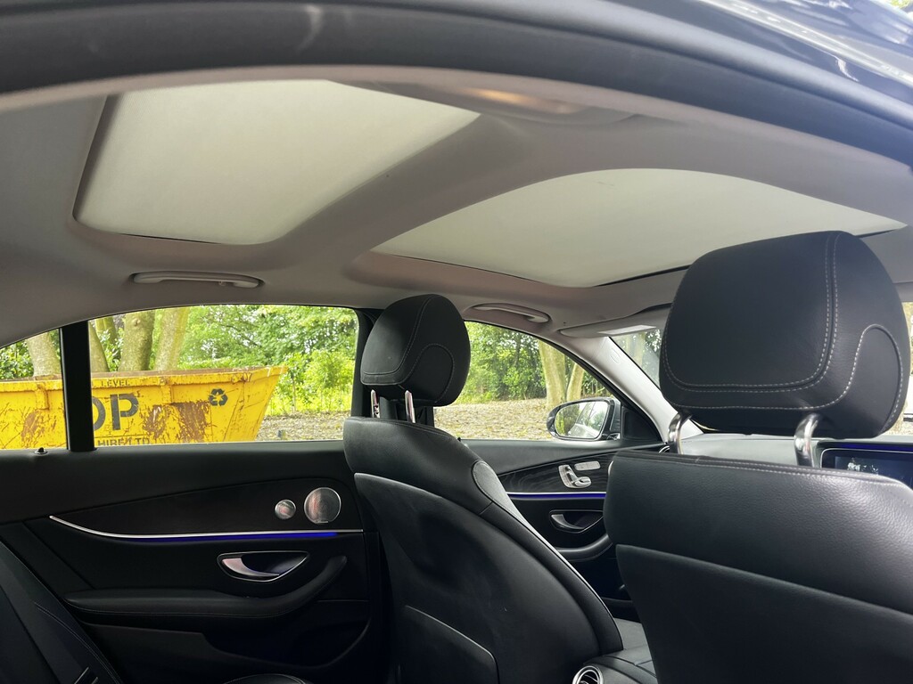 Mercedes-Benz E Class 2.0 L 2.0 E220d Amg Line Premium Plus Cabriolet White #35