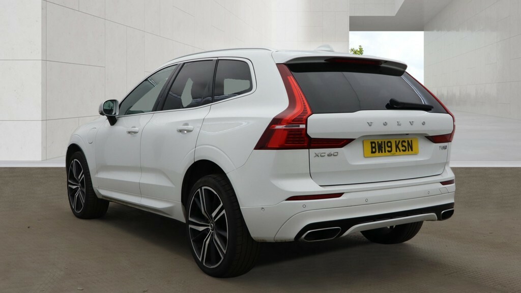 Volvo XC60 2.0 R-design T8 Twin Engine Awd White #3