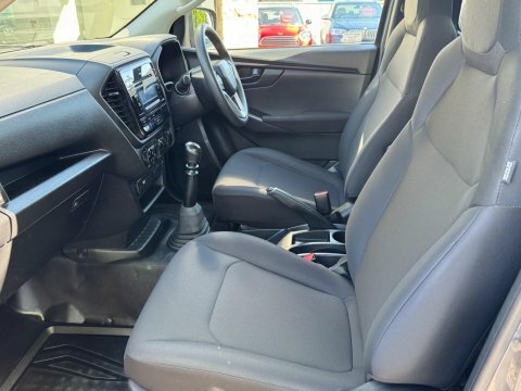 Isuzu D-Max 1.9 V-cross Double Cab 4X4 Grey #21