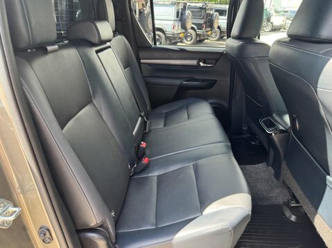 Toyota HILUX 2.8 D-4d Invincible X 4Wd E... Brown #95