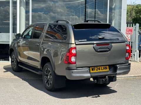 Toyota HILUX Invincible X 4Wd Brown #6