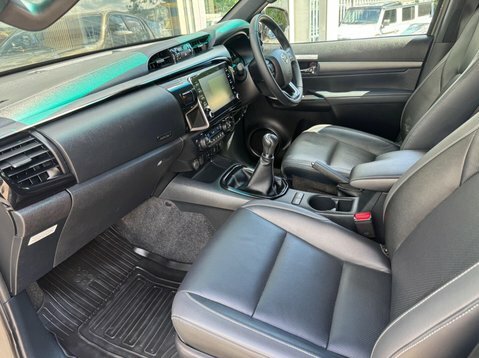 Toyota HILUX 2.8 D-4d Invincible X 4Wd E... Brown #85