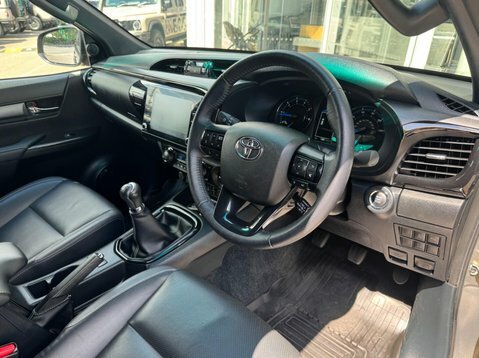 Toyota HILUX 2.8 D-4d Invincible X 4Wd E... Brown #80