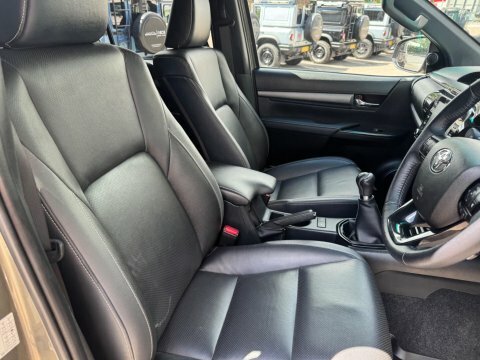 Toyota HILUX 2.8 D-4d Invincible X 4Wd E... Brown #16
