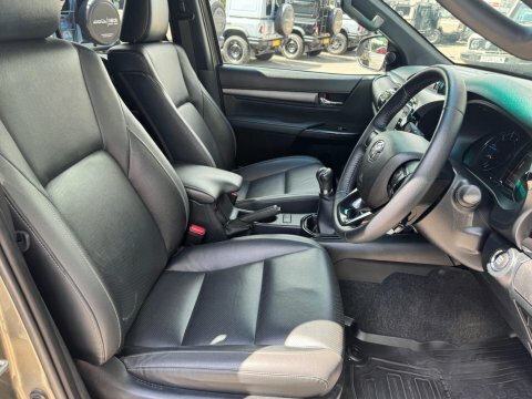 Toyota HILUX 2.8 D-4d Invincible X 4Wd E... Brown #17