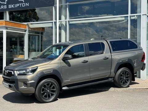Toyota HILUX Invincible X 4Wd Brown #4