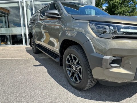 Toyota HILUX Invincible X 4Wd Brown #5