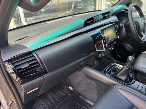 Toyota HILUX 2.8 D-4d Invincible X 4Wd E... Brown #73