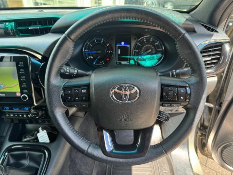 Toyota HILUX 2.8 D-4d Invincible X 4Wd E... Brown #40