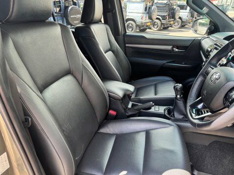 Toyota HILUX 2.8 D-4d Invincible X 4Wd E... Brown #65