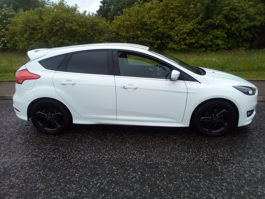 Ford Focus Hatchback Zetec S 1.0 T Eco 201616 MC16AXH White #4