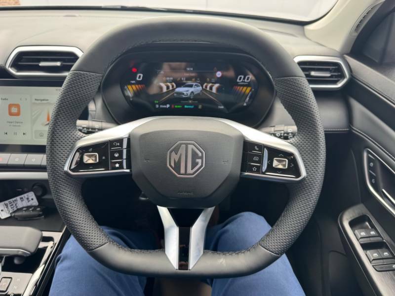 MG ZS 1.5 Hybrid Trophy 2026 Red #18