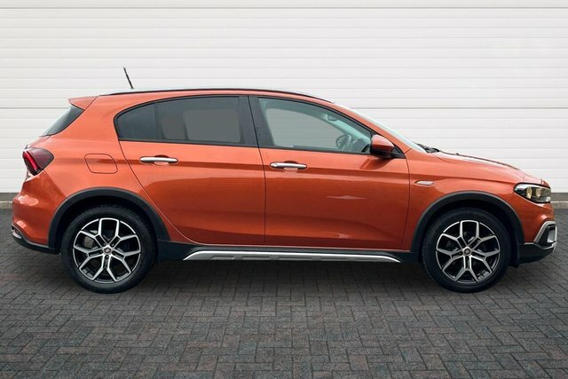 Fiat Tipo Cross Hatchback Orange #2