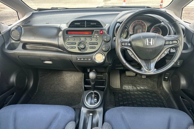 Honda Jazz 1.4 I-vtec Es Plus Cvt Black #11