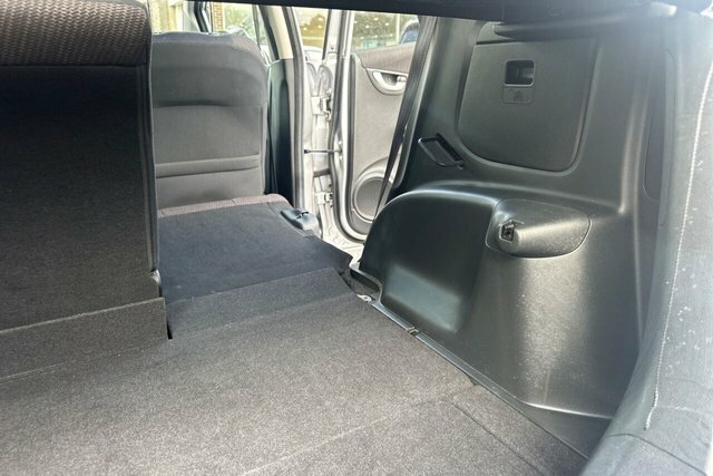 Honda Jazz 1.4 I-vtec Es Plus Cvt Black #31