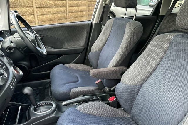 Honda Jazz 1.4 I-vtec Es Plus Cvt Black #16