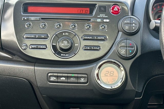 Honda Jazz 1.4 I-vtec Es Plus Cvt Black #20