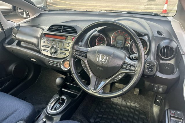 Honda Jazz 1.4 I-vtec Es Plus Cvt Black #10