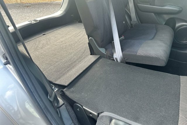 Honda Jazz 1.4 I-vtec Es Plus Cvt Black #32