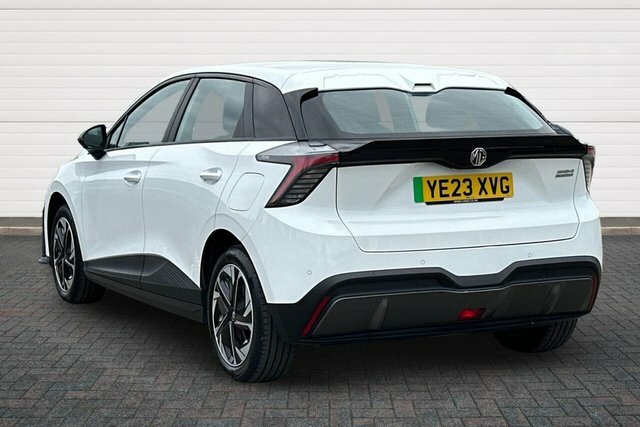 MG MG4 Se Long Range Hatchback White #5